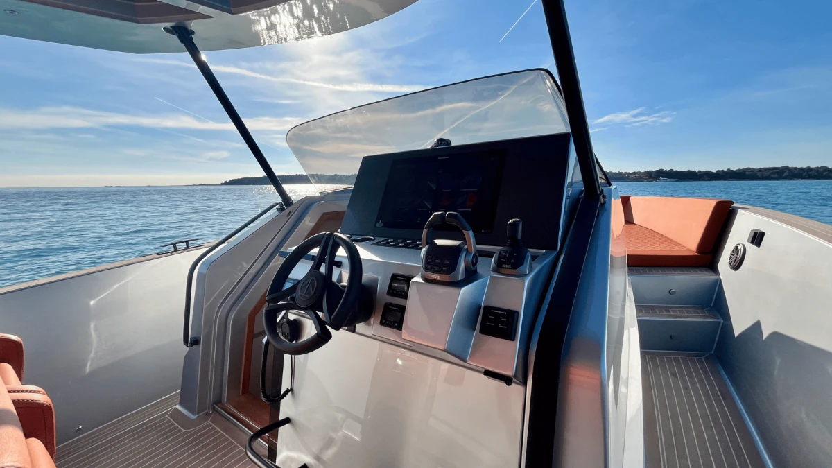 T40 INBAORD - Image 10