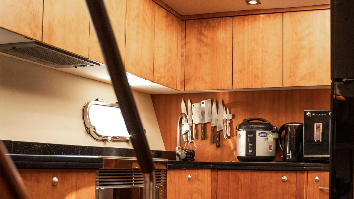 MANHATTAN 60 - Image 8