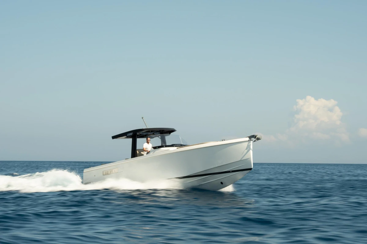 40 INBOARD - Image 15