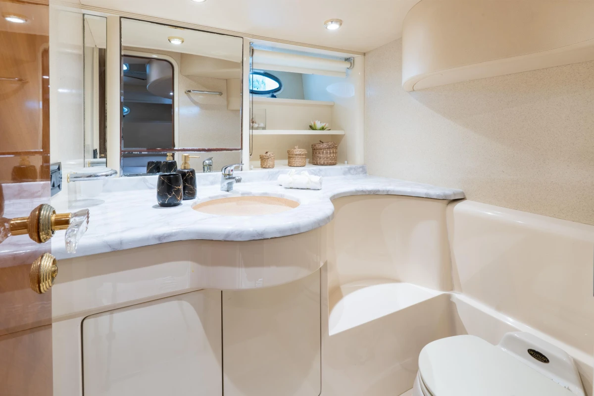 58 FLYBRIDGE - Image 20