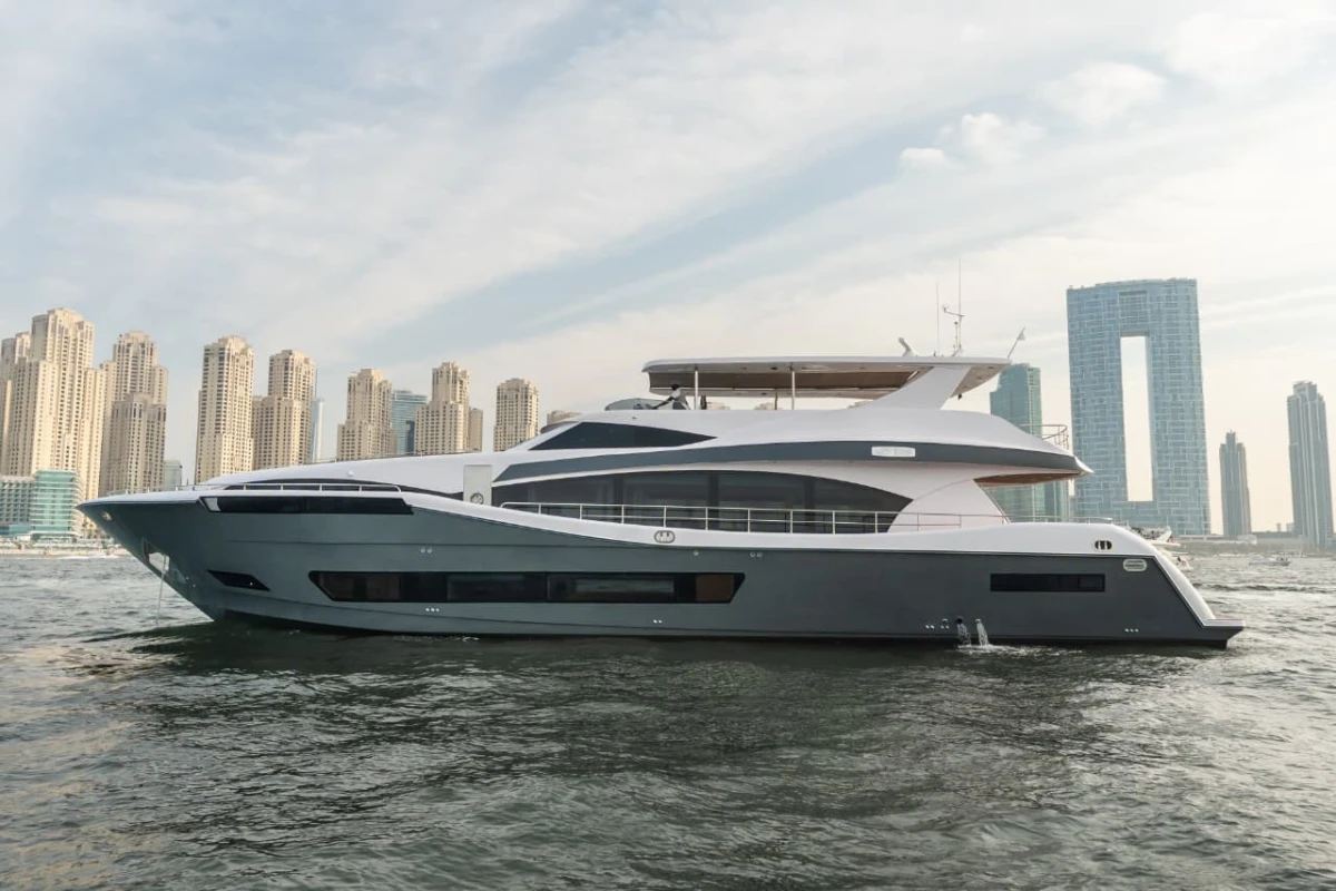 100 - LUXURY SUPER YACHT - Image 6