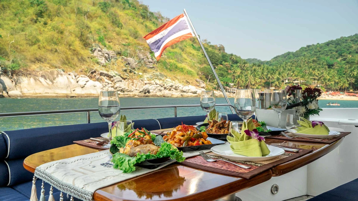 MANHATTAN 60 - Image 11