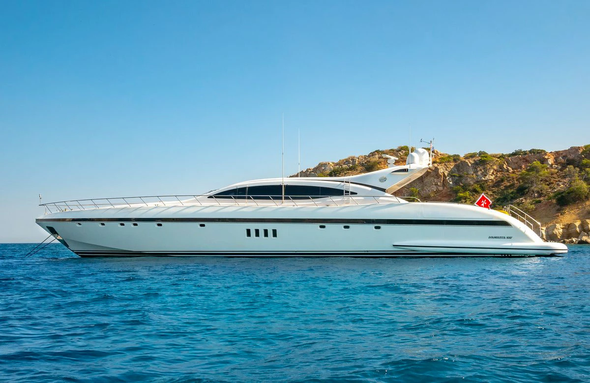 Mangusta yachts 108