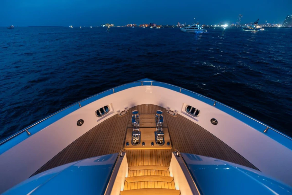 100 - LUXURY SUPER YACHT - Image 4