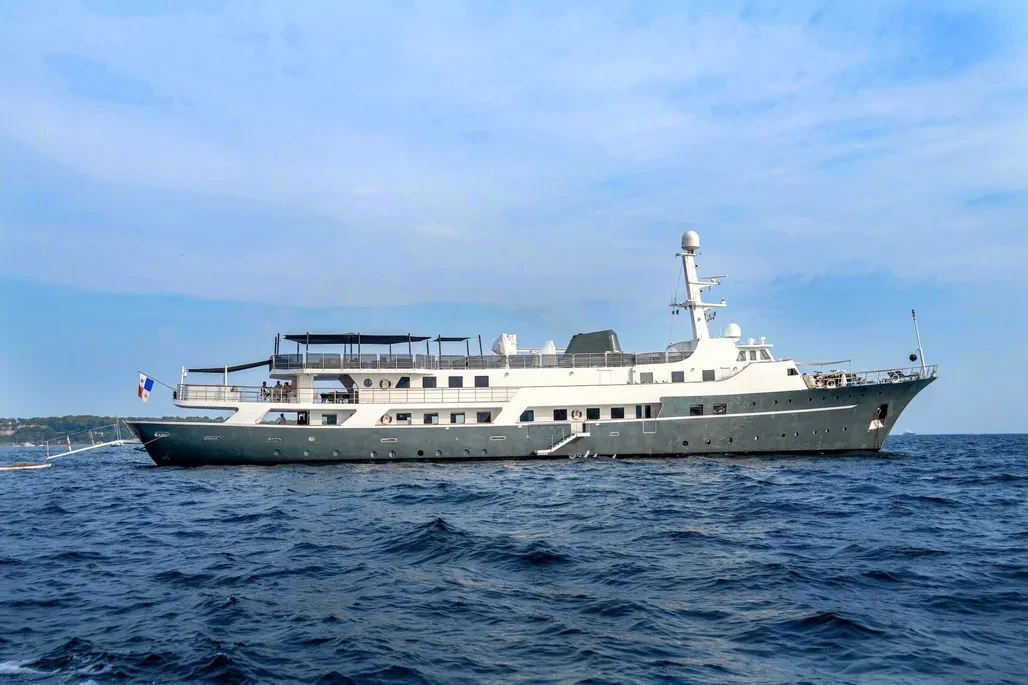 Nefertiti 61 EXPLORER